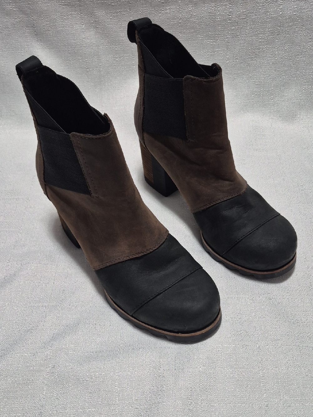 Sorel Two-Tone Brown and Black Heeled Ankle Bootie Womens Size 8